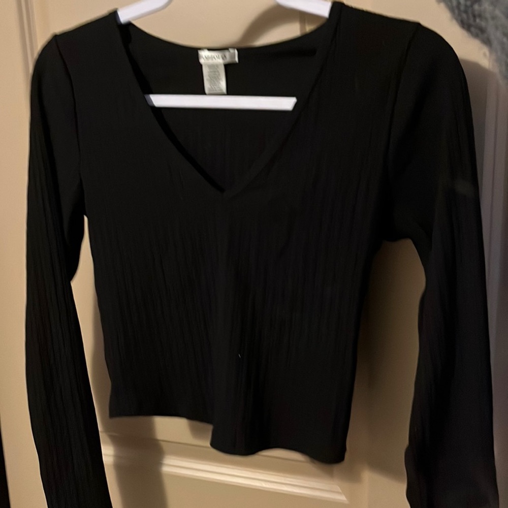 Medium BOZZOLO lomg sleeve v-neck crop top